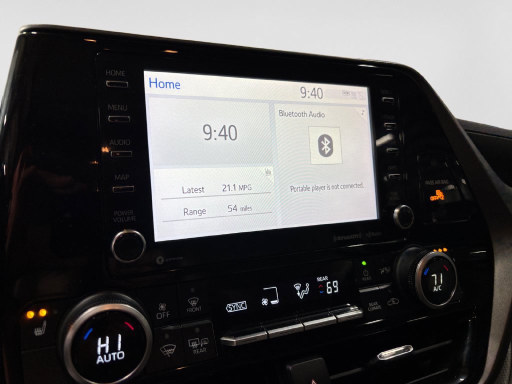 Used 2021 Toyota Highlander XLE FWD image 22