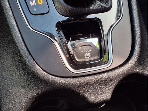 Used 2019 Jeep Cherokee Limited image 14