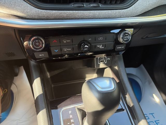 Used 2025 Jeep Compass Latitude AWD/4WD image 25