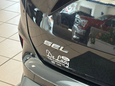 Used 2022 Ford Edge SEL w/ Sport Appearance Package AWD/4WD image 9