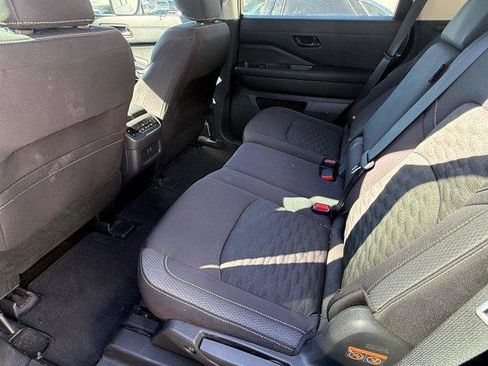 Used 2024 Nissan Pathfinder SV image 7