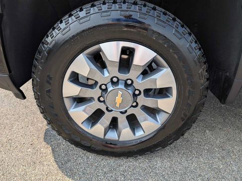 Used 2025 Chevrolet Silverado 2500 Custom w/ Custom Convenience Package AWD/4WD image 3