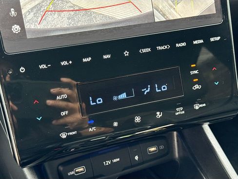 Used 2024 Hyundai Santa Cruz Limited image 16