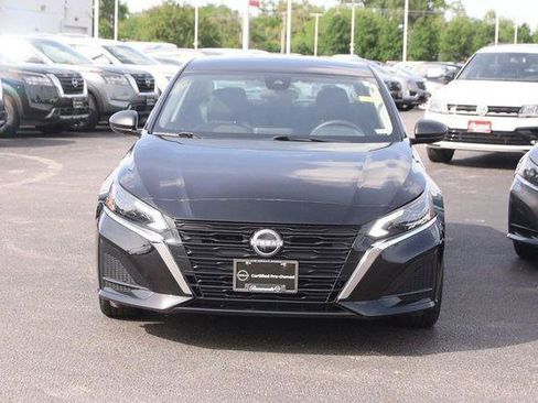 Used 2025 Nissan Altima 2.5 SV FWD image 4