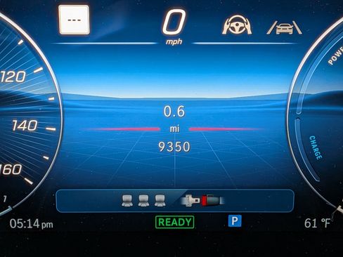 Used 2025 Mercedes-Benz GLC 350e 4MATIC image 18