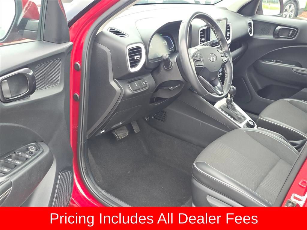 Used 2024 Hyundai Venue Limited FWD image 9
