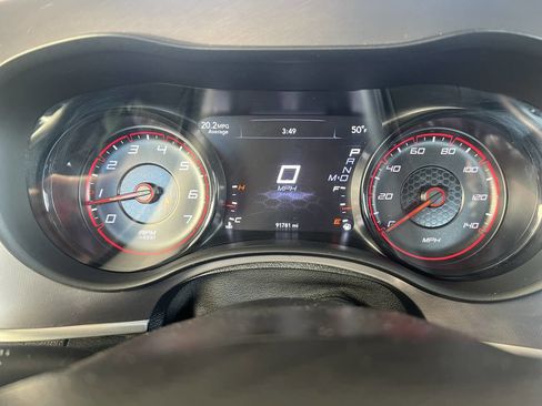 Used 2019 Dodge Charger SXT w/ Blacktop Package image 9
