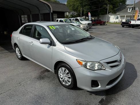 Used 2011 Toyota Corolla LE FWD image 2