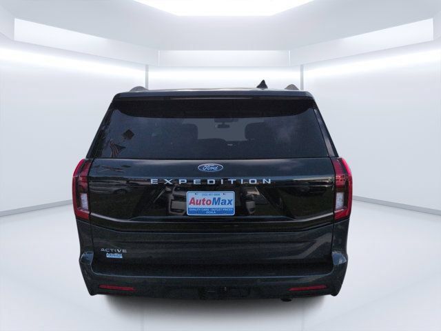 Used 2025 Ford Expedition Active RWD image 4