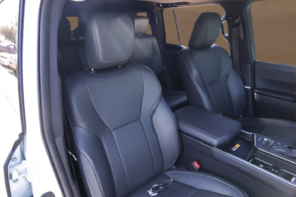 Used 2024 Lexus GX 550 w/ Accessory Package (2T) AWD/4WD image 29