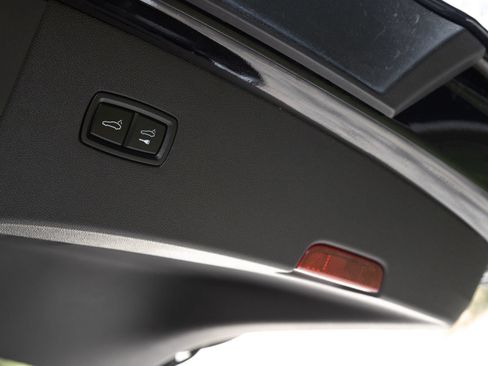 Certified 2024 Porsche Cayenne Coupe AWD/4WD image 30