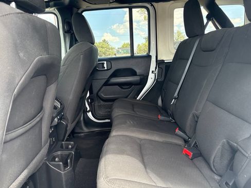 Used 2023 Jeep Wrangler Unlimited Sahara AWD/4WD image 11