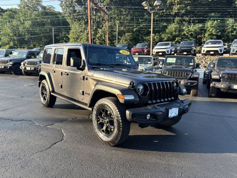 Used 2021 Jeep Wrangler Unlimited Sport AWD/4WD image 3