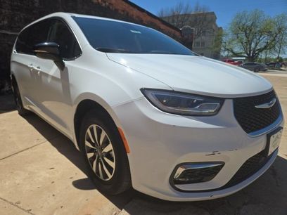 Used 2024 Chrysler Pacifica Limited