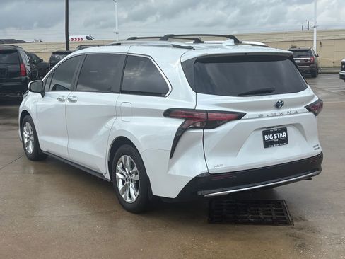 Used 2023 Toyota Sienna Limited image 6