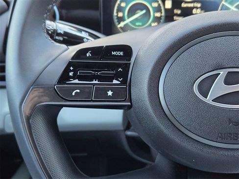 Used 2025 Hyundai Elantra Limited image 20