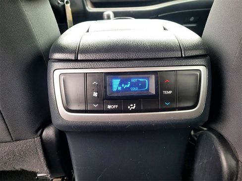 Used 2019 Toyota Highlander LE image 11