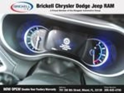 Used 2023 Chrysler Pacifica Touring-L FWD image 11