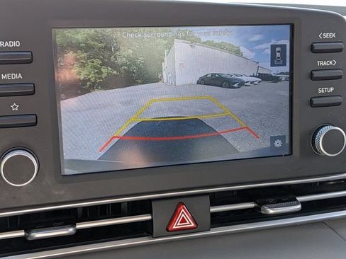 Used 2022 Hyundai Elantra SE FWD image 28