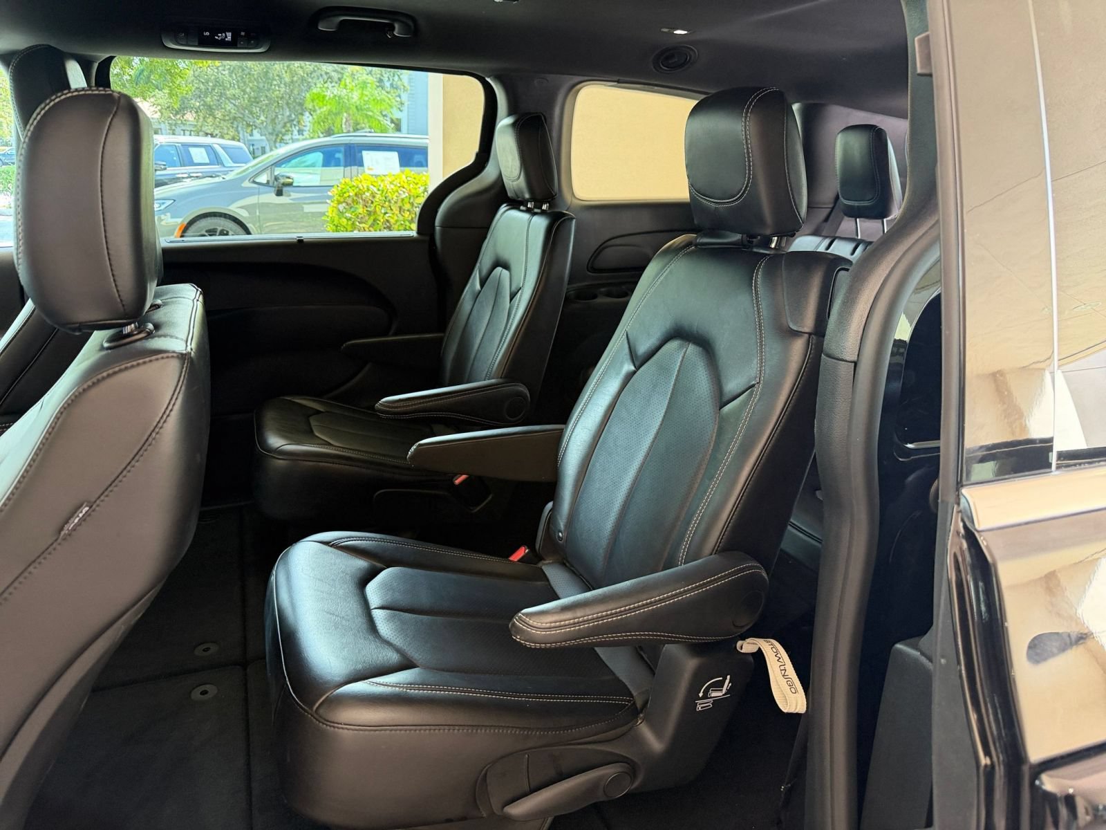 Used 2025 Chrysler Pacifica Select FWD image 24