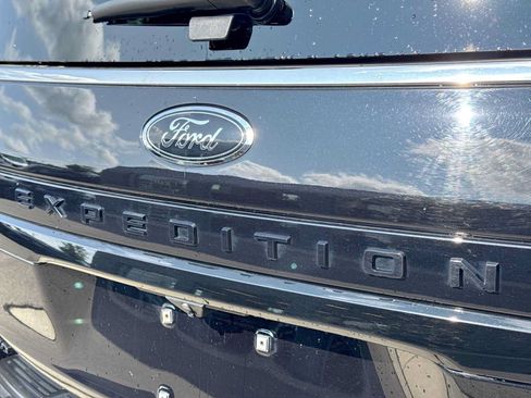 Used 2023 Ford Expedition Limited AWD/4WD image 12