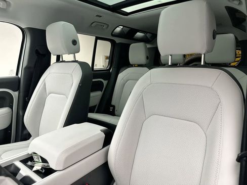 Certified 2025 Land Rover Defender 110 X-Dynamic SE image 22