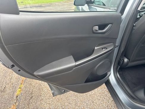 Used 2021 Hyundai Kona SEL FWD image 11