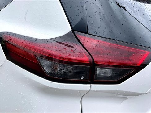 Used 2023 Nissan Rogue S AWD/4WD image 28