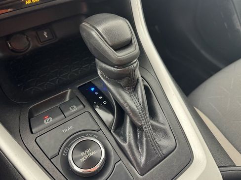 Used 2022 Toyota RAV4 XLE w/ Convenience Package image 31