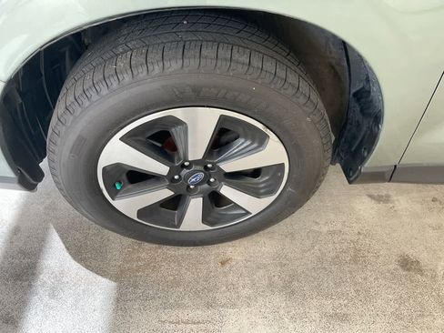 Used 2017 Subaru Forester 2.5i Limited w/ Popular Package #2 AWD/4WD image 10