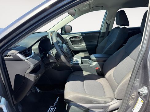Used 2025 Toyota RAV4 LE AWD/4WD image 10