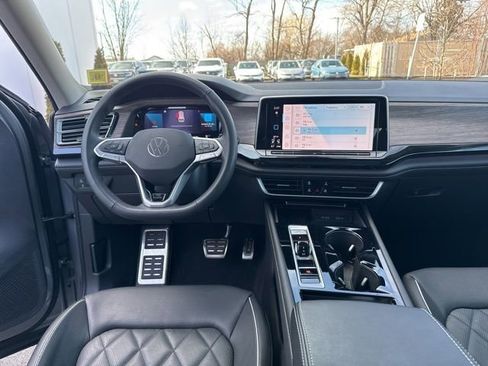 Certified 2025 Volkswagen Atlas SEL Premium R-Line image 21