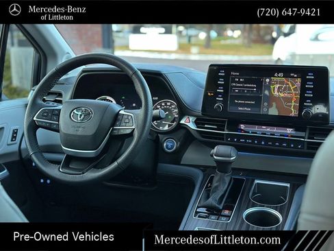 Used 2024 Toyota Sienna Limited image 23