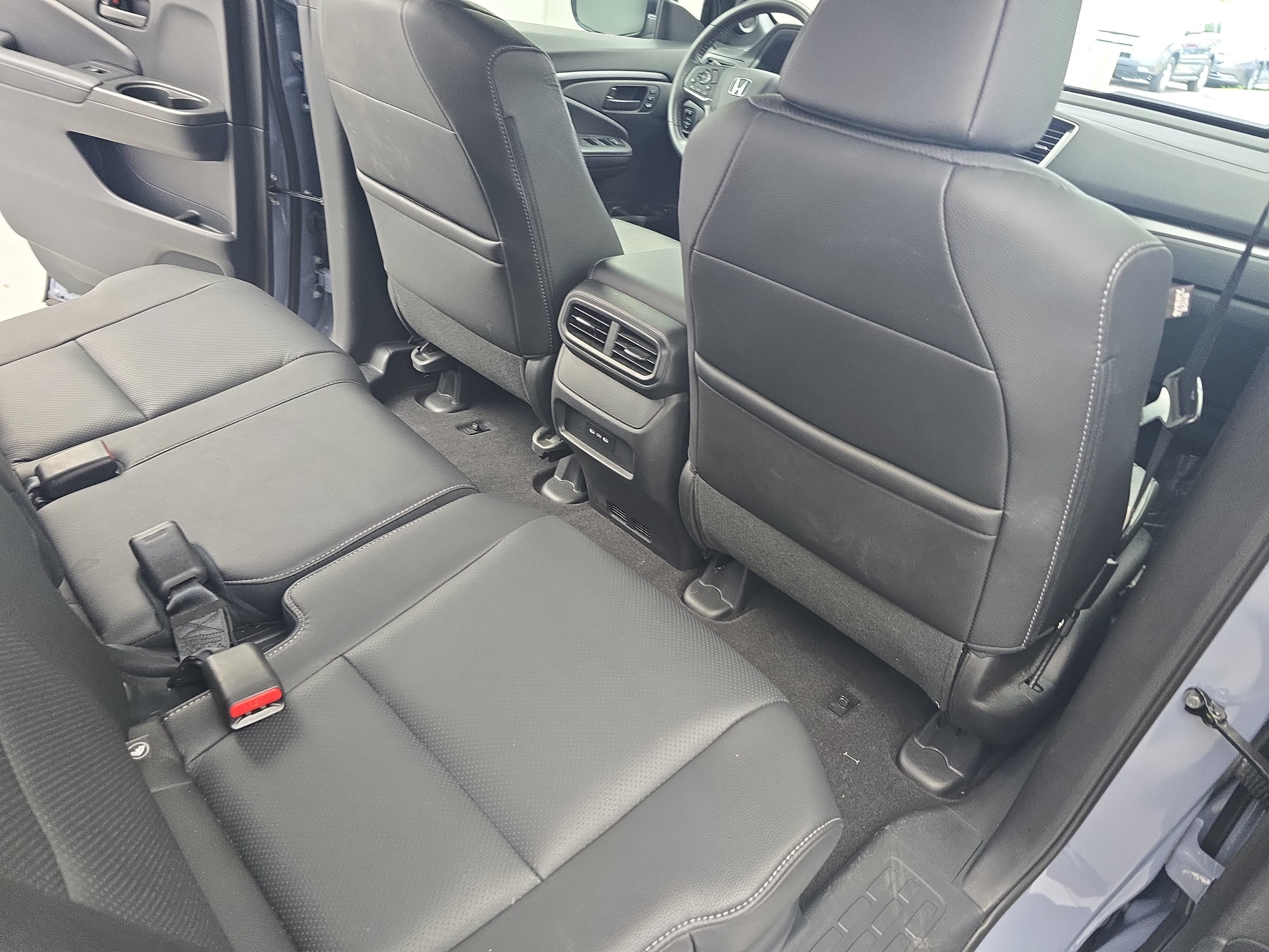 Used 2025 Honda Passport EX-L image 11