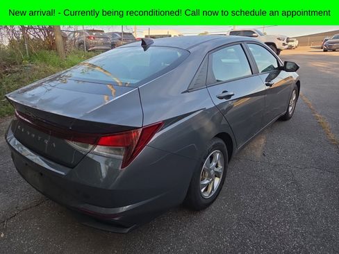 Used 2023 Hyundai Elantra SE w/ Preferred Accessory Package image 6