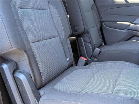 Used 2023 Chevrolet Traverse LT FWD image 20