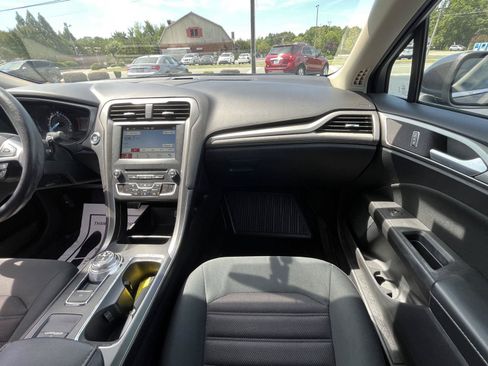 Used 2018 Ford Fusion SE w/ Fusion SE Technology Package FWD image 38