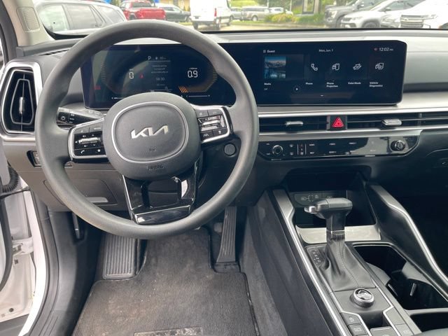 Used 2024 Kia Sorento LX FWD image 12