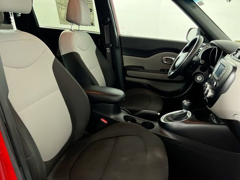Used 2019 Kia Soul FWD image 28