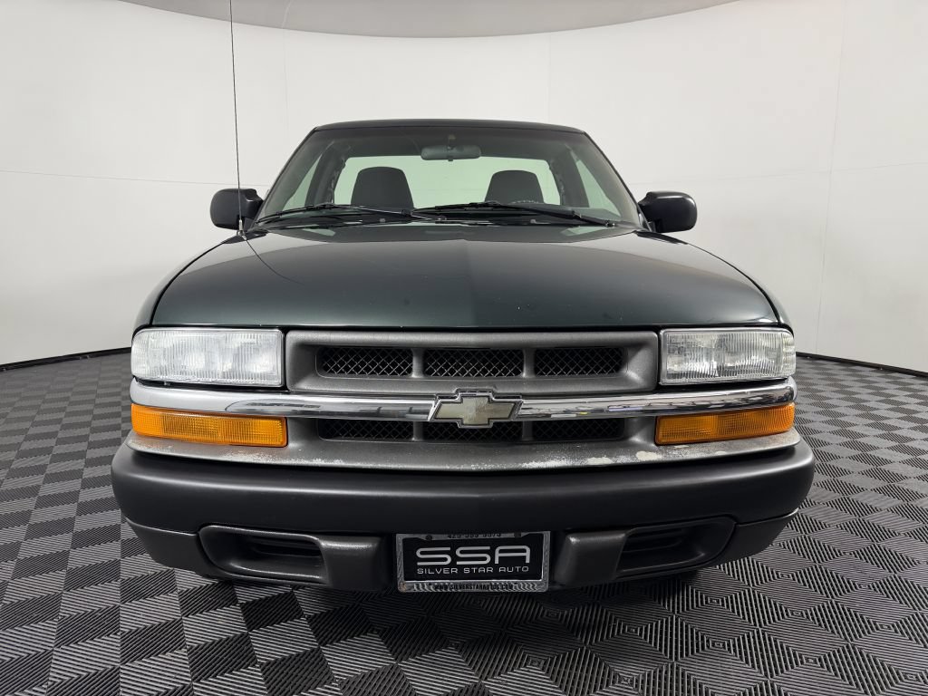 Used 2003 Chevrolet S10 Pickup 2WD Regular Cab image 2
