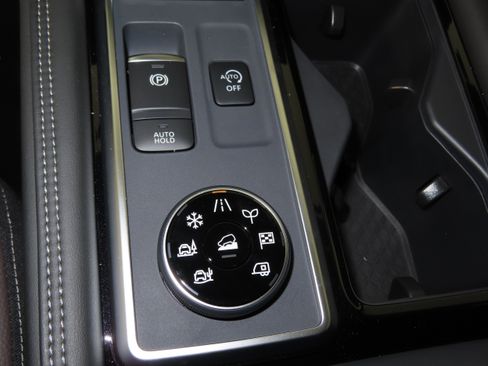 New 2026 Nissan Pathfinder Platinum image 34