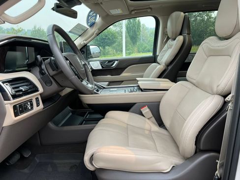 Used 2024 Lincoln Navigator L Reserve AWD/4WD image 4