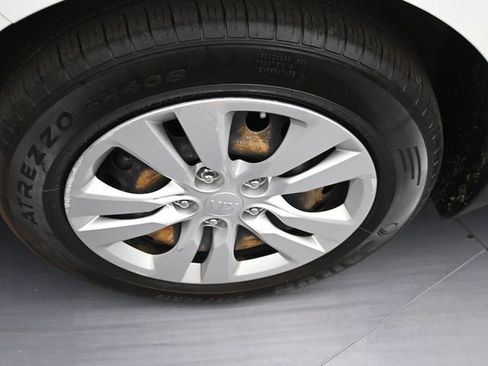 Used 2020 Kia Soul LX image 12