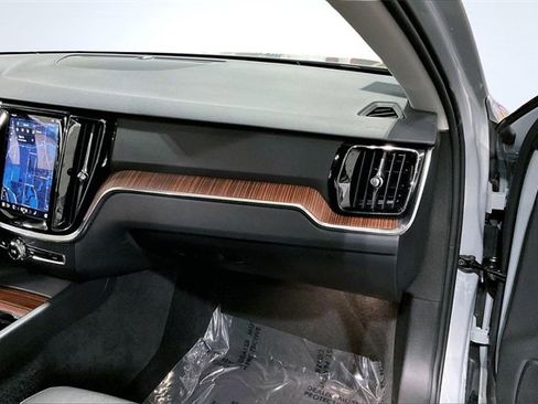Certified 2025 Volvo V60 B5 Cross Country Plus image 17