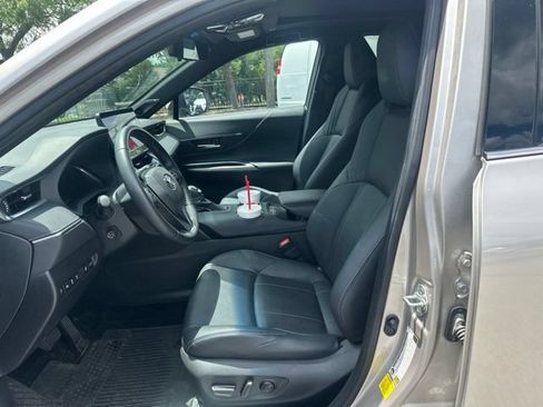 Used 2023 Toyota Venza Limited AWD/4WD image 11