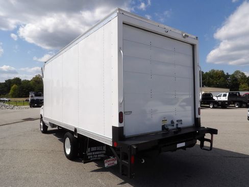 Used 2023 Ford E-450 and Econoline 450 Super Duty w/ Power Windows & Locks Group RWD image 5