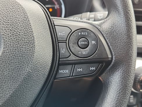 Used 2025 Toyota RAV4 XLE AWD/4WD image 22
