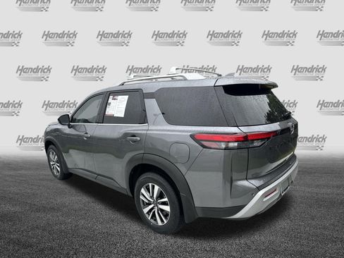 Used 2024 Nissan Pathfinder SL w/ Black Appearance Package AWD/4WD image 8