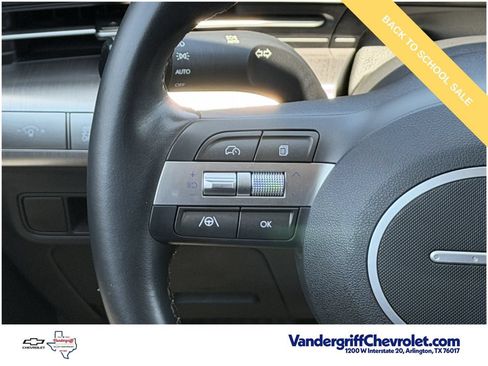 Used 2025 Hyundai Kona SEL FWD image 13