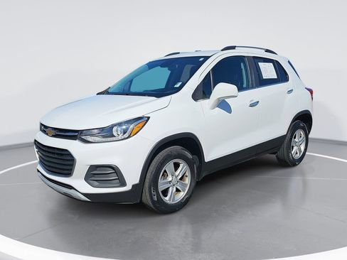 Used 2020 Chevrolet Trax LT w/ LT Convenience Package AWD/4WD image 9